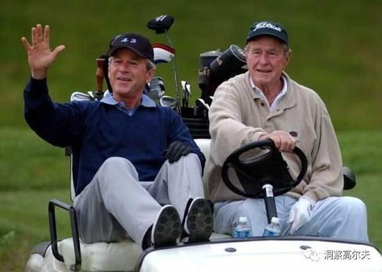 布什父子分别在1996年和2005年担任总统杯荣誉主席