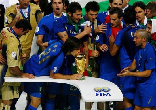2006年世界杯夺冠，除了欧洲杯冠军，皮尔洛几乎拥有了足坛大满贯。