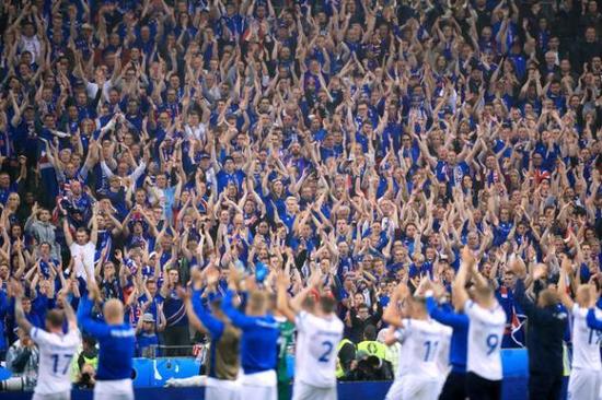 冰岛球迷很多和球员都是亲戚。