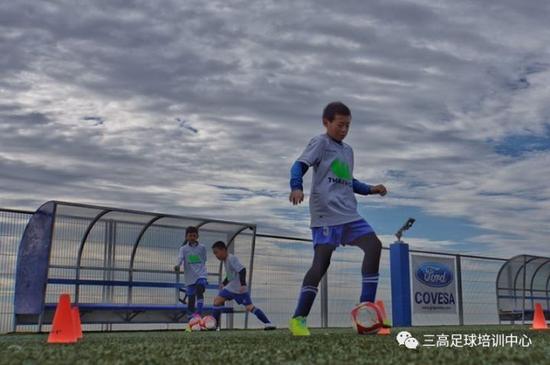 三高足球西班牙足球寒假训练营开启报名_其他
