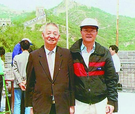 图说:应昌期与儿子 网络图