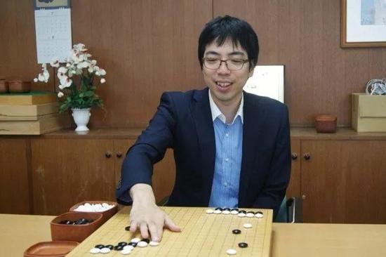 了解日本职业棋手 大桥拓文:AI撼动价值观_棋牌