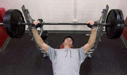 看当年刘玉栋的肌肉照 真让现役男篮汗颜了_C