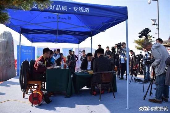 所以原本对柯洁在比赛中表现略有微词的蘑菇赛后也开始为柯洁解释——