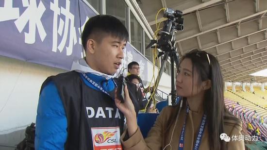 主播采访体奥动力数据采集员