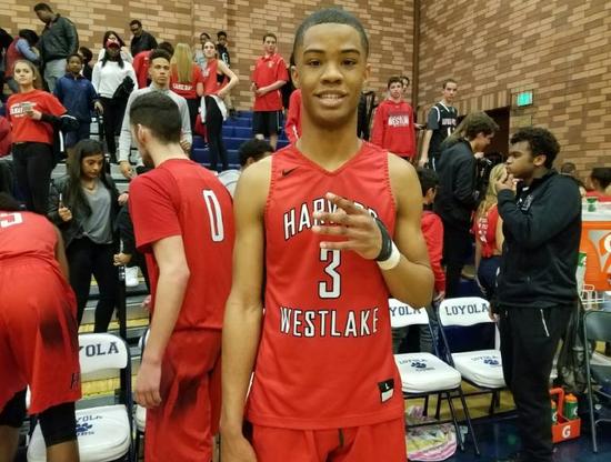 文武雙全!勁爆打法有Carter潛質 灌籃因跳太高頭撞籃板!-黑特籃球-NBA新聞影音圖片分享社區