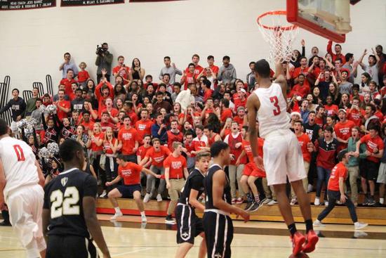 文武雙全!勁爆打法有Carter潛質 灌籃因跳太高頭撞籃板!-黑特籃球-NBA新聞影音圖片分享社區