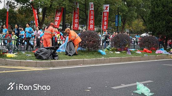 从黄龙出发,向左拐向曙光路,再往前3公里就是西湖景区,接下来就是杭马绝美的赛道了。