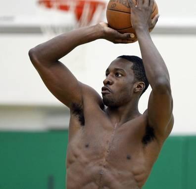 騎士單節20分悍將:他的心臟曾停止跳動75分鐘(影)-黑特籃球-NBA新聞影音圖片分享社區