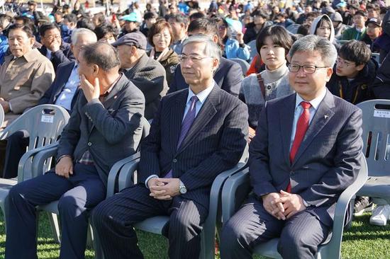 邱国洪大使与韩国华城市市长蔡寅锡