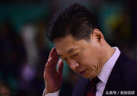 李春江,是广厦的现任主教练。而他在来到广厦之前,正是执教于广东队!