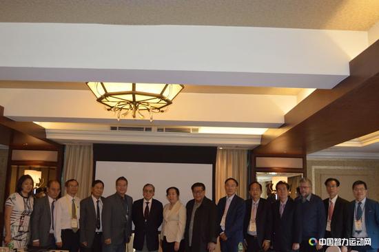 会议同时通过了柬埔寨、白俄罗斯的会员入会申请,并将在15日召开第七届执委会第一次会议。