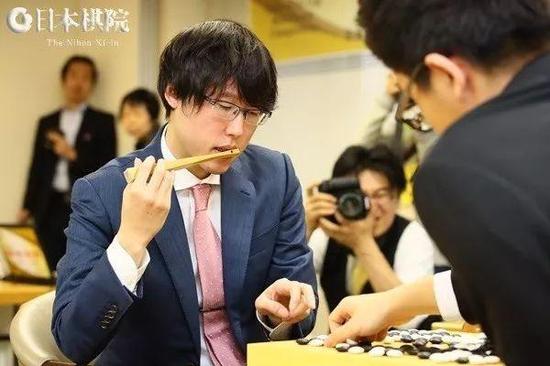 井山裕太为七冠正名,击败世界第一人挺进决赛(图片摘自日本棋院)