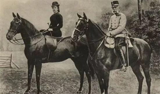 英国历史特色:女神们如何穿着长裙优雅地骑马