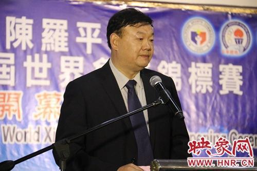 荥阳市代表团团长王万军在开幕式上发言