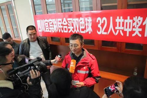 站点业主陈老板接受采访