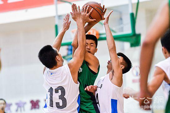 图为比赛现场