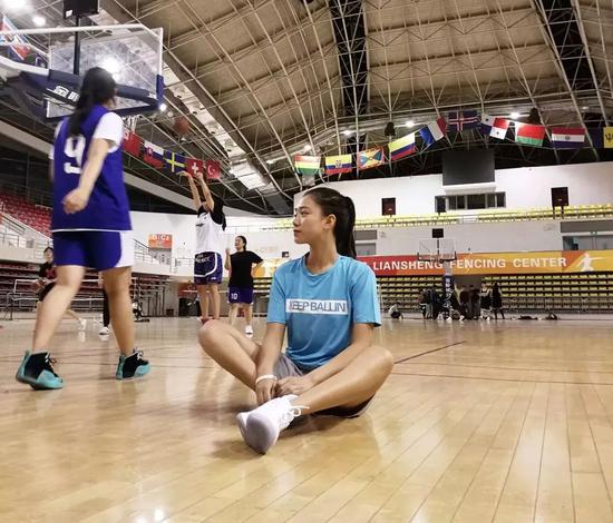 跳爵士舞的女球手 她真是帅得可以!