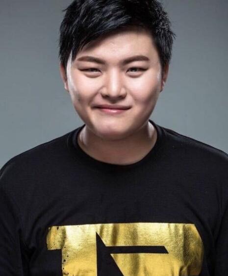 路人王金灿毅参加狗神杯solo赛,夺冠后将挑战Uzi