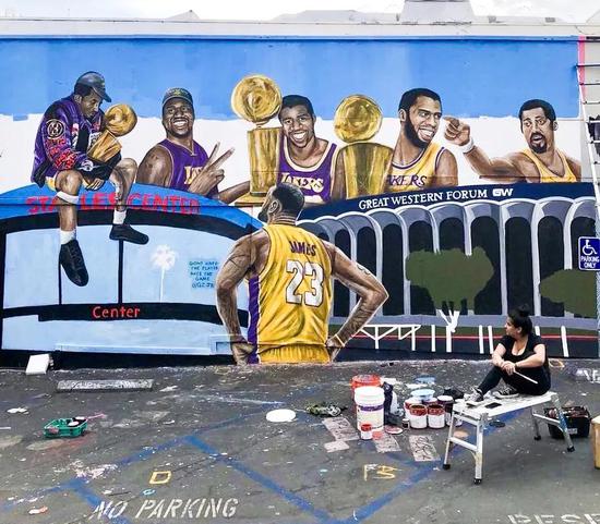 已经有人在洛杉矶为詹姆斯创作了新的墙画。