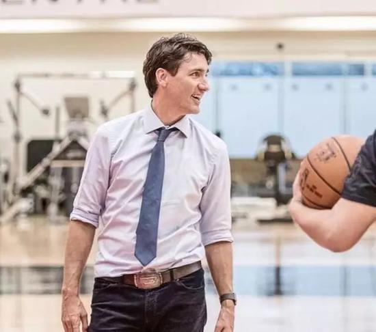 哥們,今天臨時有事,就不去打球了……-黑特籃球-NBA新聞影音圖片分享社區