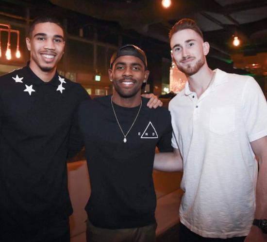 新秀賽季在詹姆斯面前怒扣!二年級就躋身准全明星!綠軍傳承真的太可怕!-黑特籃球-NBA新聞影音圖片分享社區