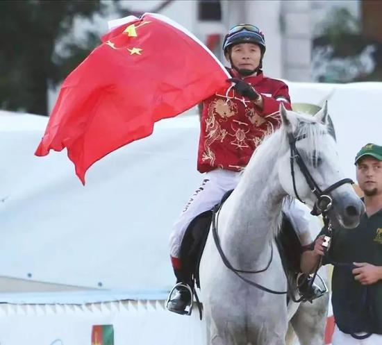 首位中国女骑师即将亮相匈牙利国家大赛马