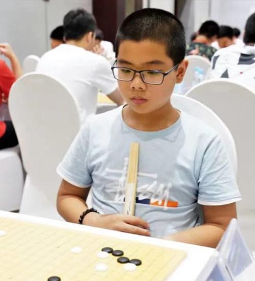 王楚轩在比赛中 清一围棋俱乐部供图