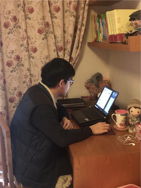 柯洁在参加网训赛 国家围棋队供图