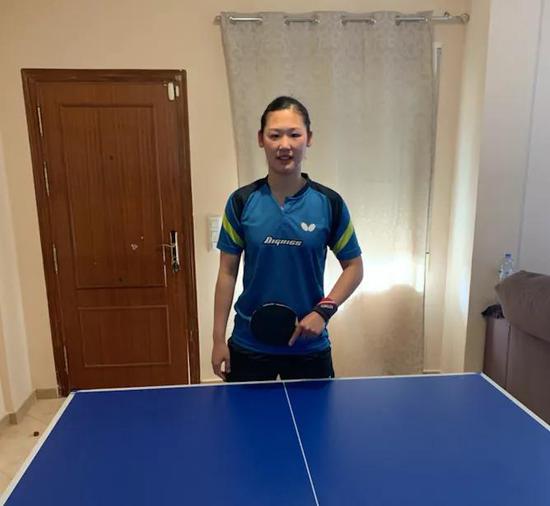 Maria XIAO借住在一个有球台的朋友家里