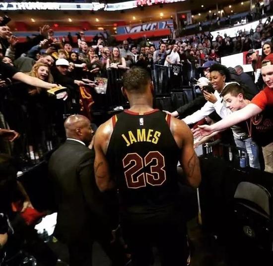 生涯至今最狼狽的首輪!疲憊孤獨的他仍是聯盟王者!-黑特籃球-NBA新聞影音圖片分享社區