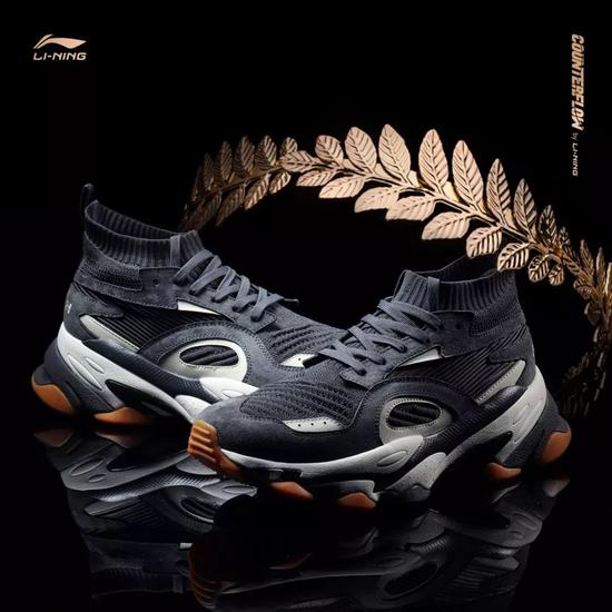 鞋吧Sneakersbar:這雙鞋竟然可以穿越未來?