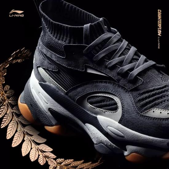 鞋吧Sneakersbar:這雙鞋竟然可以穿越未來?