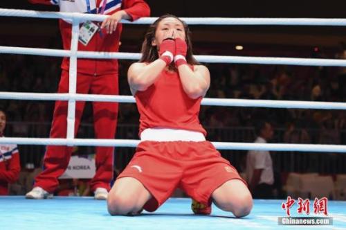 资料图：女性拳击运动员。中新社记者 杨华峰 摄