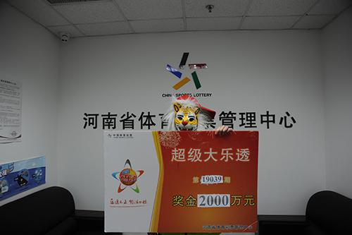 大奖得主领奖