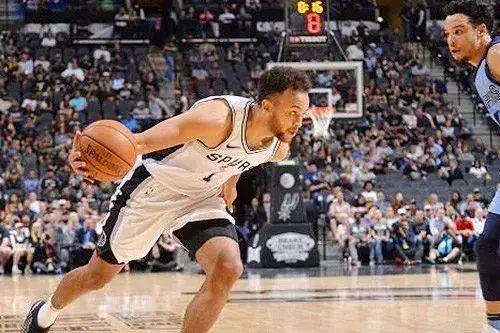 【博狗体育】人类蠕动精华凭啥立足NBA?波波维奇看中他这点