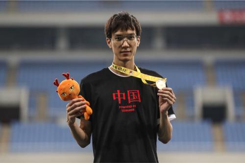 王宇。