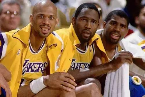 莫名心疼戰神AI!請千萬珍惜Simmons與Fultz這對狀元組合!-黑特籃球-NBA新聞影音圖片分享社區