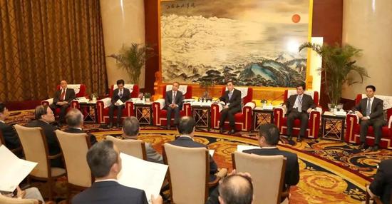 范锐平会见中韩日三国委员(议员)围棋交流活动嘉宾