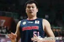 很懵的小胖子万圣伟