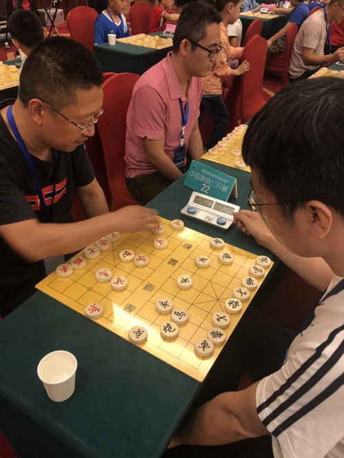 (图片说明:山东棋牌氛围浓厚,象棋比赛老少咸宜)