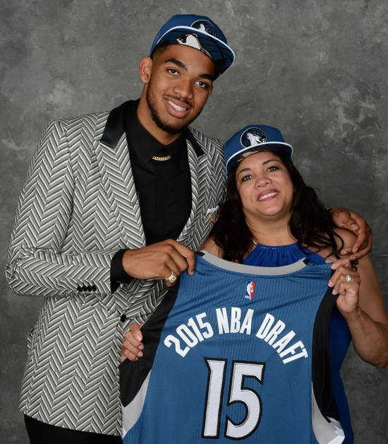 一天两人去世NBA两大噩耗!其中一位是唐斯母亲