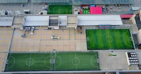 在中国，修建一块足球场有多难？