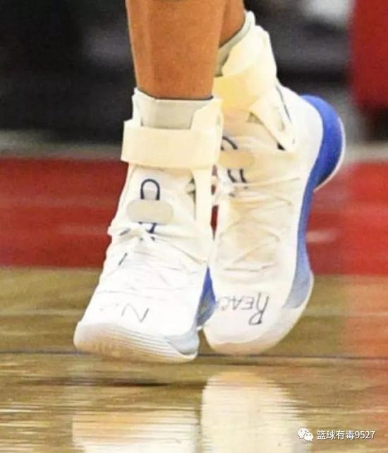 (¨快船)库里为避免犯规背手防守(¨我都),难怪