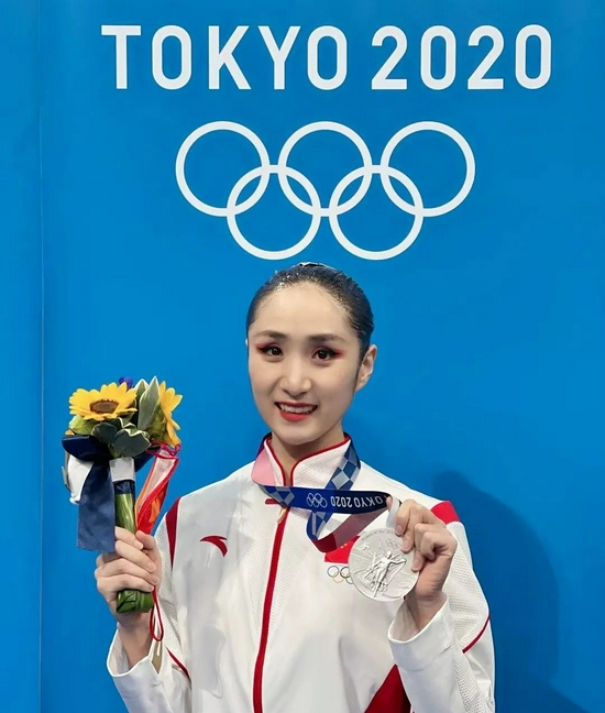 24岁的王芊懿在今年8月参加了东京奥运会花样游泳团体比赛,与队友一起