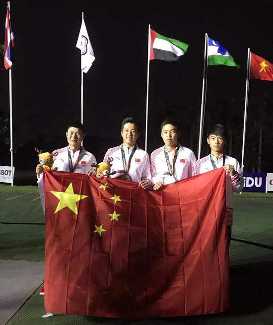 亚运会中国男队 右二为金诚
