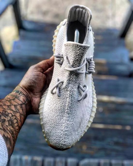 yeezy松散系法图解,yeezy原始系法图解 yeezy 350 v2 「最全穿法」!