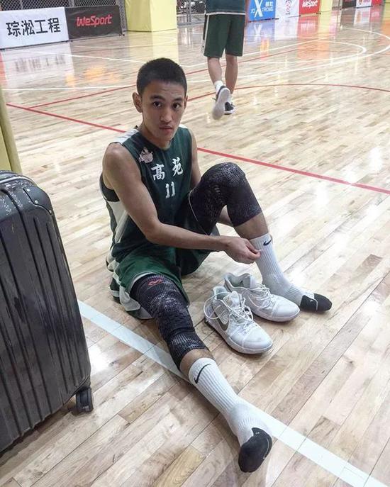 他在松山高中头上狂砍36分!偶像是林志杰!