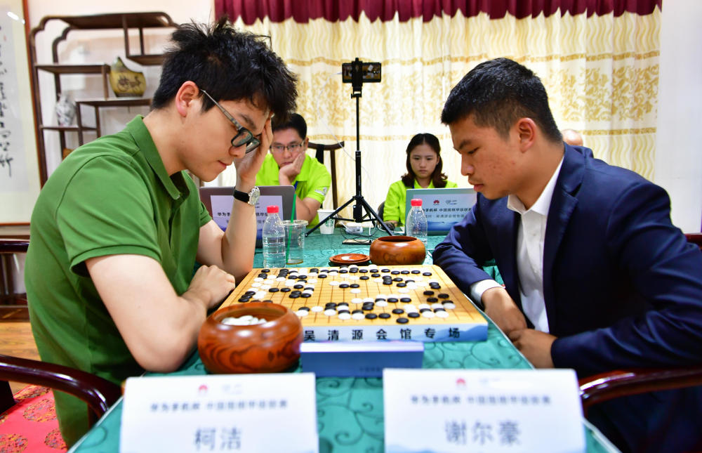 厦门队选手柯洁对阵天津队谢尔豪 新华社记者魏培全摄