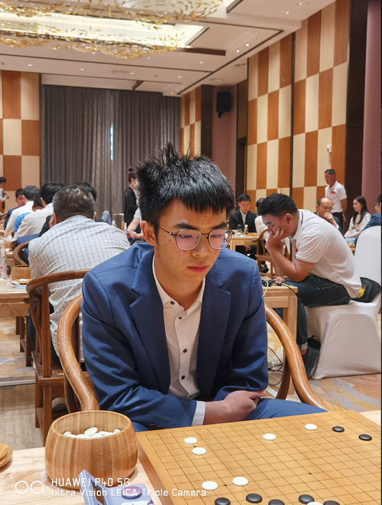 上海建桥学院队主将李维清三连胜